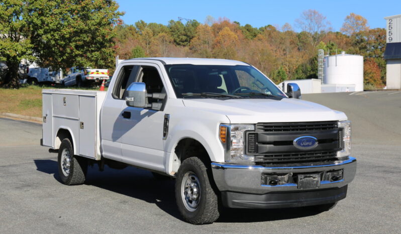 2019 Ford F-350 Service Truck, 4WD, 6.2 V8, Extended Cab, 9′ Reading Service Bed, Tow Hitch Receiver, 139k Miles full