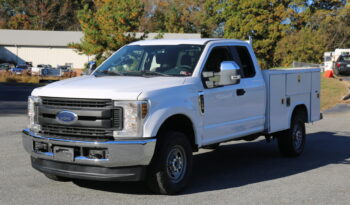 2019 Ford F-350 Service Truck, 4WD, 6.2 V8, Extended Cab, 9′ Reading Service Bed, Tow Hitch Receiver, 139k Miles full