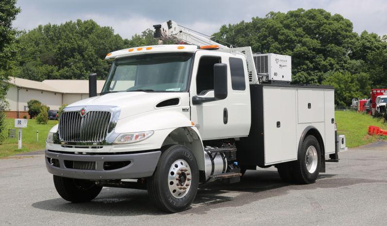 2019 International MV607 Extended Cab Service Truck, Cummins Diesel, Allison Auto, Air Ride, 170k Miles, Stellar 12621 Crane full