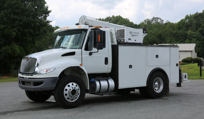 2018 International 4400 Service Truck, 6.7 Cummins, Under CDL, Air Ride, Stellar 12621 Crane, 255k Miles full