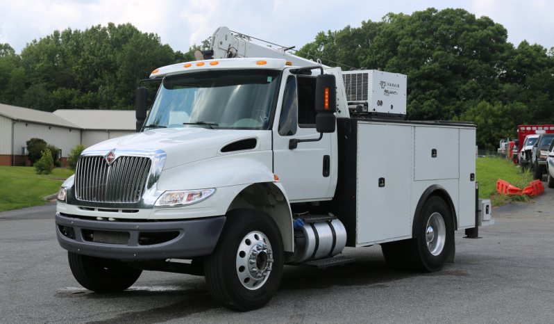 2018 International 4400 Service Truck, 6.7 Cummins, Under CDL, Air Ride, Stellar 12621 Crane, 255k Miles full