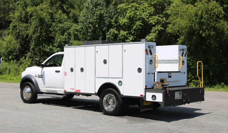 2018 Ram 5500 Cummins Diesel, 97k Miles, 4WD, Summit Lube Body, 4 120G Tanks, 11′ Bed full