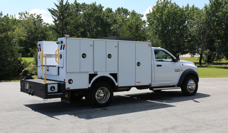 2018 Ram 5500 Cummins Diesel, 97k Miles, 4WD, Summit Lube Body, 4 120G Tanks, 11′ Bed full