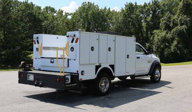 2018 Ram 5500 Cummins Diesel, 97k Miles, 4WD, Summit Lube Body, 4 120G Tanks, 11′ Bed full