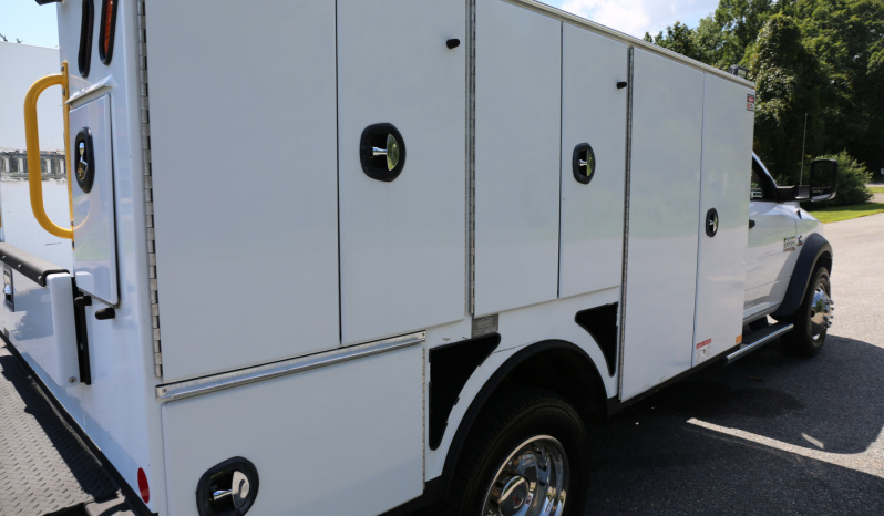 2018 Ram 5500 Cummins Diesel, 97k Miles, 4WD, Summit Lube Body, 4 120G Tanks, 11′ Bed full