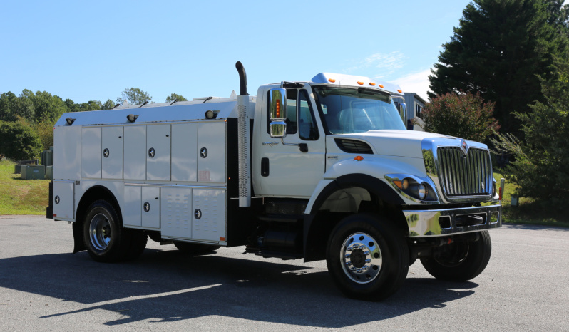 2013 International 7400 4×4 Lube Service Truck, Summit Lube Body, 140k Miles full