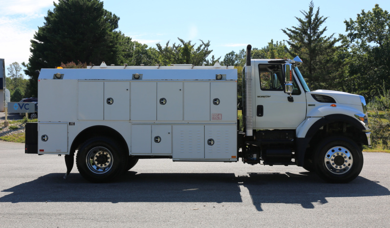 2013 International 7400 4×4 Lube Service Truck, Summit Lube Body, 140k Miles full