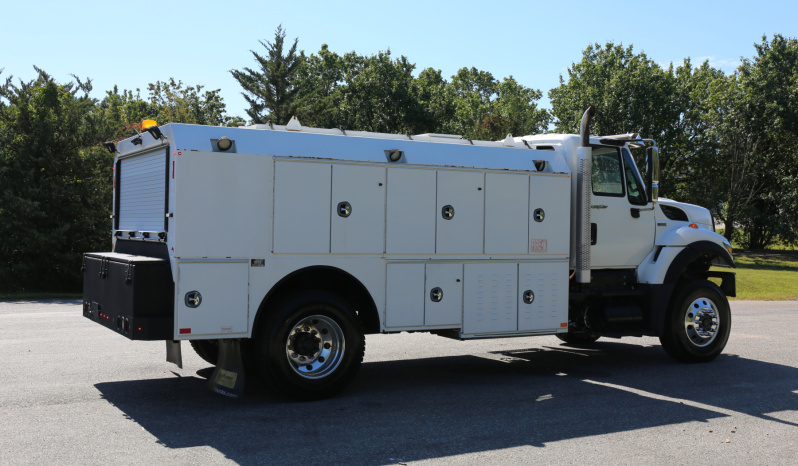 2013 International 7400 4×4 Lube Service Truck, Summit Lube Body, 140k Miles full
