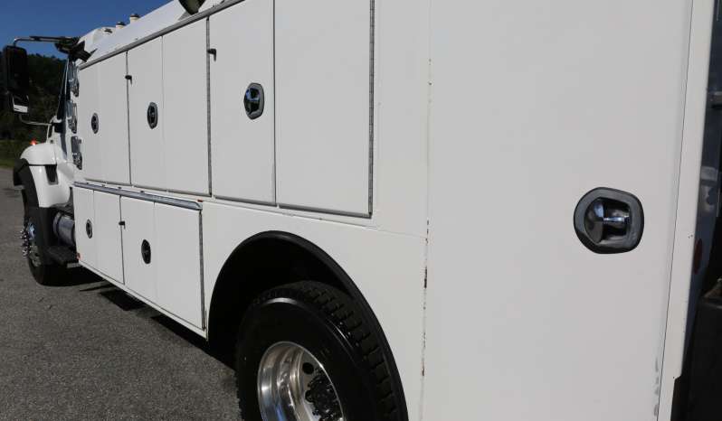 2013 International 7400 4×4 Lube Service Truck, Summit Lube Body, 140k Miles full