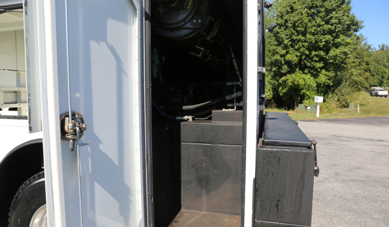 2013 International 7400 4×4 Lube Service Truck, Summit Lube Body, 140k Miles full