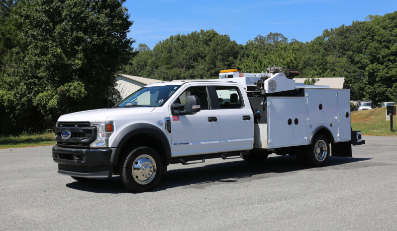 2022 Ford F-550 Service Truck, Crew Cab, IMT 11′ Bed, Three Section Product Tank, Welder, Compressor, 3200 IMT Crane, 4×4, 32k Miles full