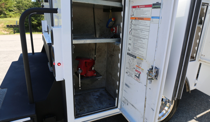 2022 Ford F-550 Service Truck, Crew Cab, IMT 11′ Bed, Three Section Product Tank, Welder, Compressor, 3200 IMT Crane, 4×4, 32k Miles full
