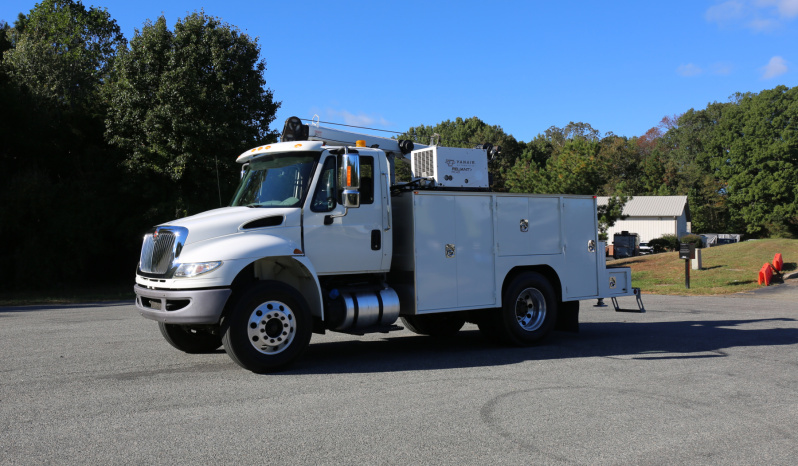 2018 International 4400, Cummins 6.7, Under CDL, Air Ride, 11k Tiger Crane, 11′ STI Service Body, 157k Miles full