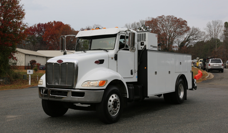 2007 Peterbilt 335 Mechanics Truck, 14′ Stellar Service Body, 14528 Series Crane, 170k Miles, 6 Speed, Cummins ISC Diesel full