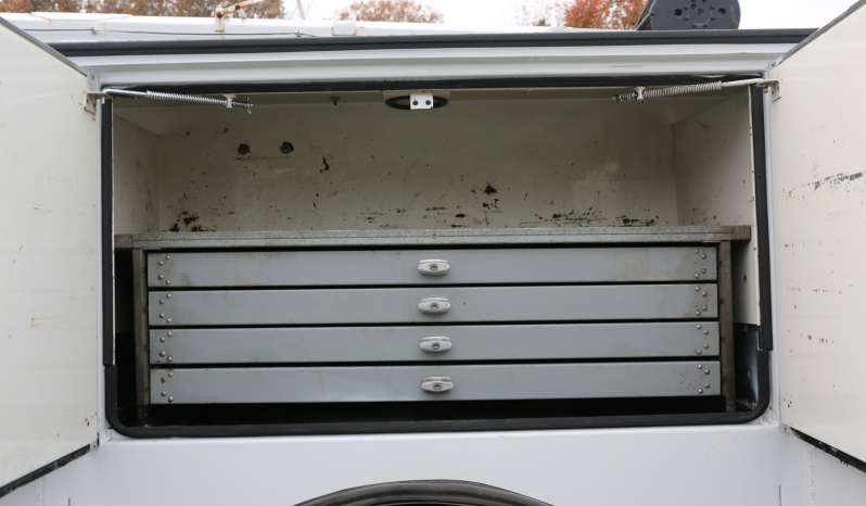 2007 Peterbilt 335 Mechanics Truck, 14′ Stellar Service Body, 14528 Series Crane, 170k Miles, 6 Speed, Cummins ISC Diesel full