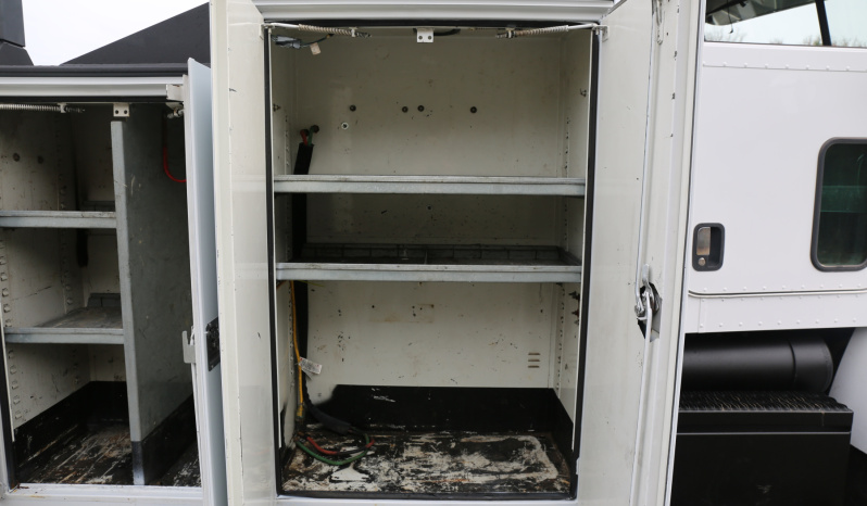 2007 Peterbilt 335 Mechanics Truck, 14′ Stellar Service Body, 14528 Series Crane, 170k Miles, 6 Speed, Cummins ISC Diesel full