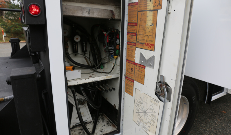 2007 Peterbilt 335 Mechanics Truck, 14′ Stellar Service Body, 14528 Series Crane, 170k Miles, 6 Speed, Cummins ISC Diesel full