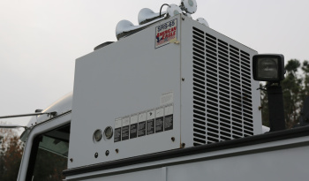 2007 Peterbilt 335 Mechanics Truck, 14′ Stellar Service Body, 14528 Series Crane, 170k Miles, 6 Speed, Cummins ISC Diesel full