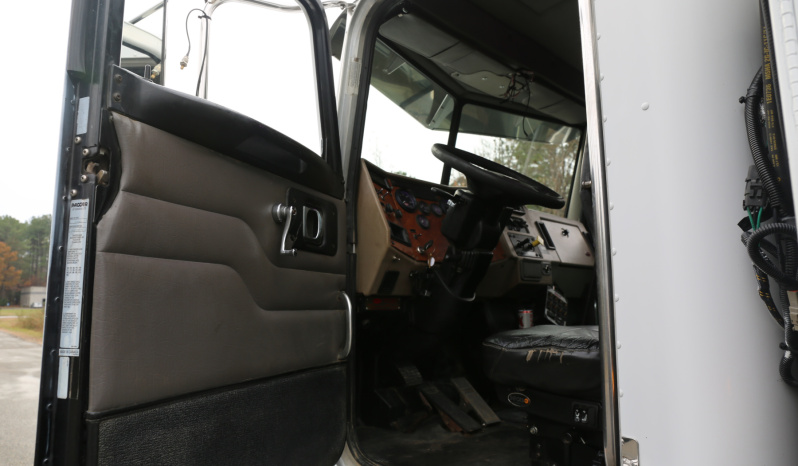 2007 Peterbilt 335 Mechanics Truck, 14′ Stellar Service Body, 14528 Series Crane, 170k Miles, 6 Speed, Cummins ISC Diesel full