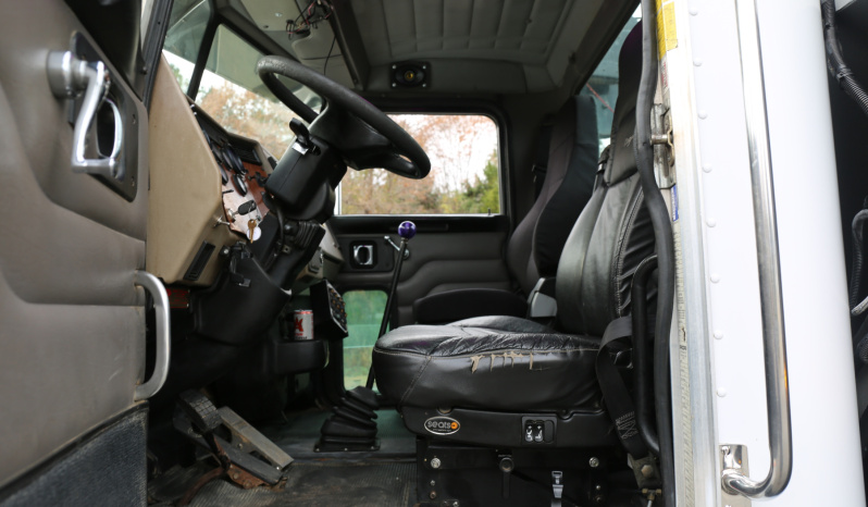 2007 Peterbilt 335 Mechanics Truck, 14′ Stellar Service Body, 14528 Series Crane, 170k Miles, 6 Speed, Cummins ISC Diesel full