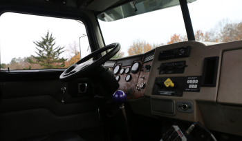 2007 Peterbilt 335 Mechanics Truck, 14′ Stellar Service Body, 14528 Series Crane, 170k Miles, 6 Speed, Cummins ISC Diesel full