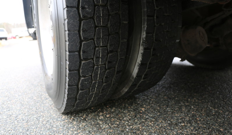 2007 Peterbilt 335 Mechanics Truck, 14′ Stellar Service Body, 14528 Series Crane, 170k Miles, 6 Speed, Cummins ISC Diesel full