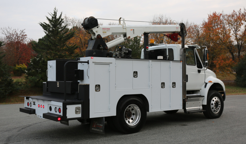 2018 International 4400 Service Truck, Under CDL, Air Ride Rear, 163k Miles, Cummins Diesel, Tiger 11k Crane full