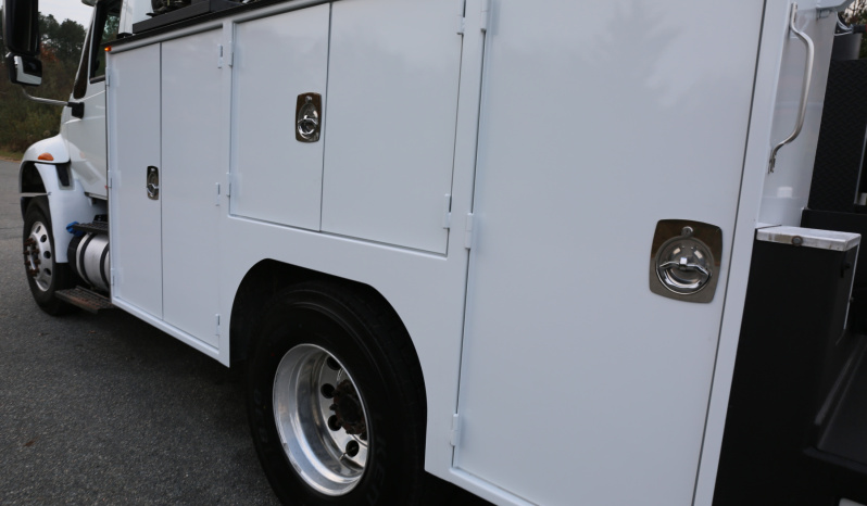 2018 International 4400 Service Truck, Under CDL, Air Ride Rear, 163k Miles, Cummins Diesel, Tiger 11k Crane full
