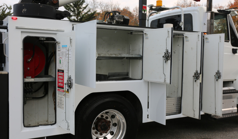 2018 International 4400 Service Truck, Under CDL, Air Ride Rear, 163k Miles, Cummins Diesel, Tiger 11k Crane full
