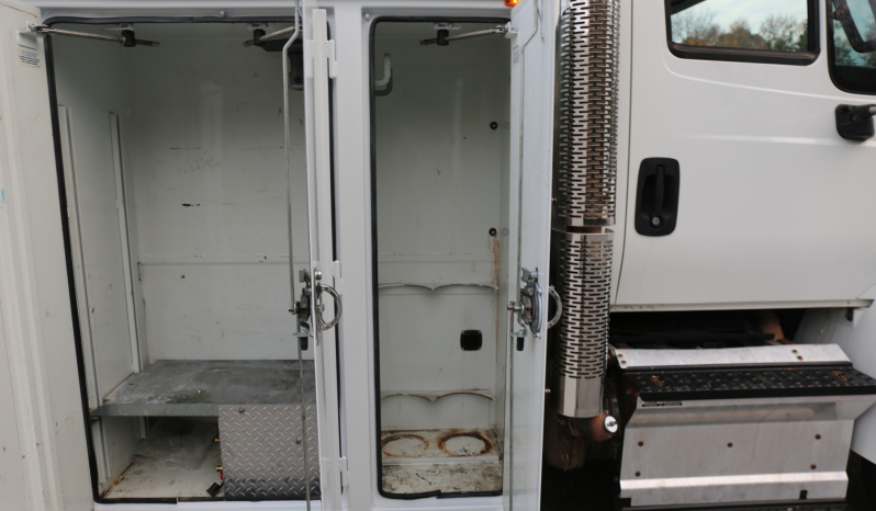 2018 International 4400 Service Truck, Under CDL, Air Ride Rear, 163k Miles, Cummins Diesel, Tiger 11k Crane full