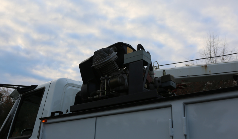 2018 International 4400 Service Truck, Under CDL, Air Ride Rear, 163k Miles, Cummins Diesel, Tiger 11k Crane full