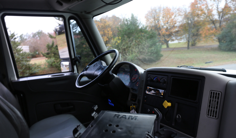 2018 International 4400 Service Truck, Under CDL, Air Ride Rear, 163k Miles, Cummins Diesel, Tiger 11k Crane full