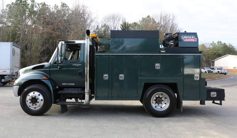 2002 International 4300 Service Truck, Under CDL, DT466, Eaton Manual, 228k Miles, Maintainer Mechanics Body, 8600# Crane full