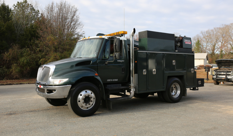 2002 International 4300 Service Truck, Under CDL, DT466, Eaton Manual, 228k Miles, Maintainer Mechanics Body, 8600# Crane full
