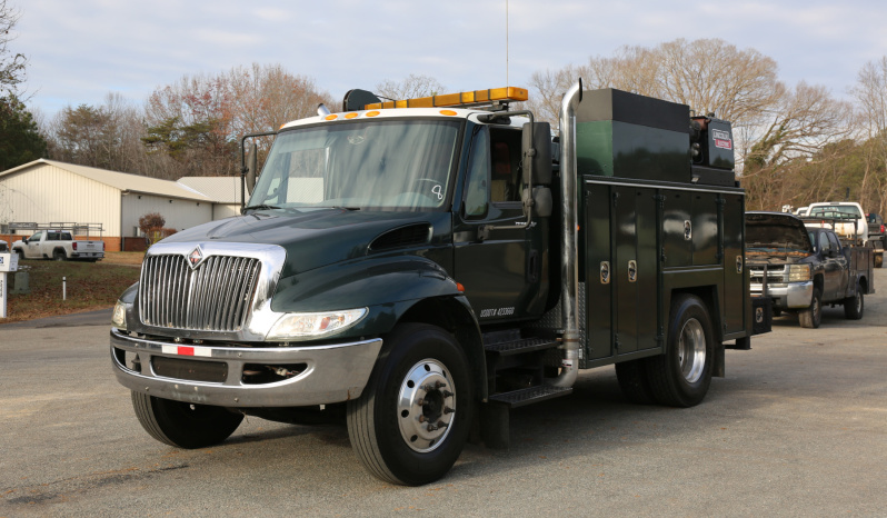 2002 International 4300 Service Truck, Under CDL, DT466, Eaton Manual, 228k Miles, Maintainer Mechanics Body, 8600# Crane full