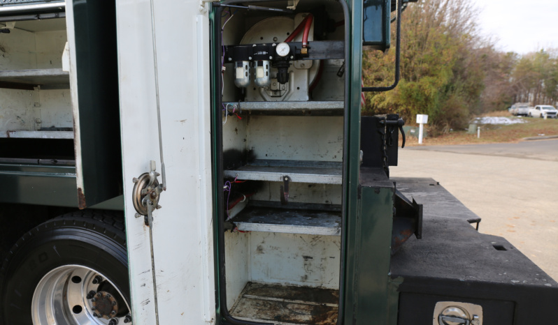 2002 International 4300 Service Truck, Under CDL, DT466, Eaton Manual, 228k Miles, Maintainer Mechanics Body, 8600# Crane full