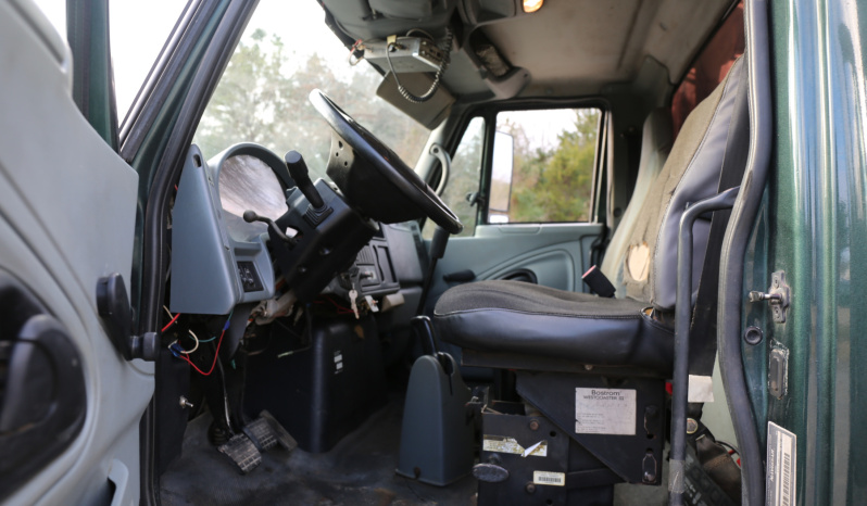 2002 International 4300 Service Truck, Under CDL, DT466, Eaton Manual, 228k Miles, Maintainer Mechanics Body, 8600# Crane full