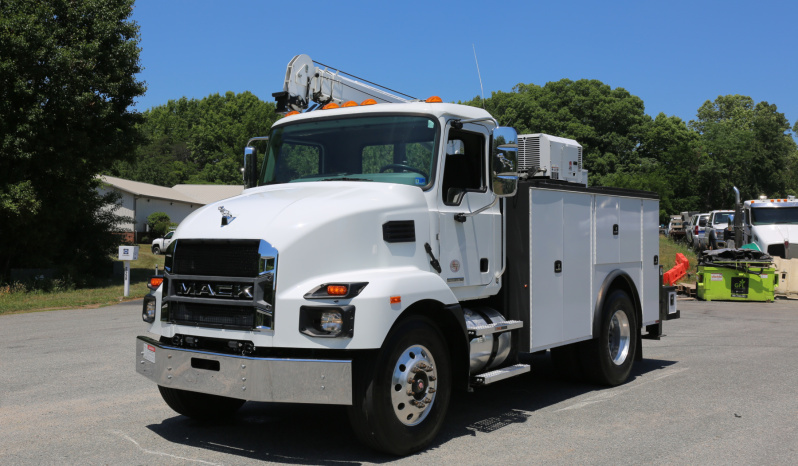 2023 Mack MD6 Mechanics Truck, Under CDL, Stellar 12630 Crane, 79k Miles, Cummins Diesel full