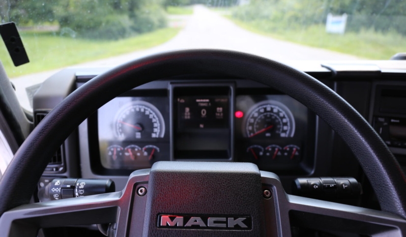 2024 Mack MD6 Mechanics Truck, Cummins Diesel, 80k Miles, 3500 Hours, Under CDL, Stellar 12630 Crane full