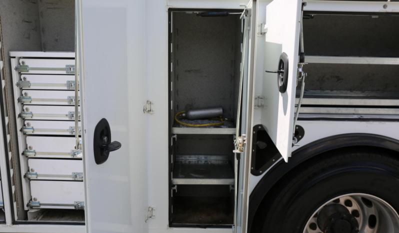2019 Peterbilt 337 Mechanics Truck, PX9, 4 Section Lube Skid, IMT 14′ Body, Miller Diesel Welder, Compressor, 188k Miles, 7300 Hours full