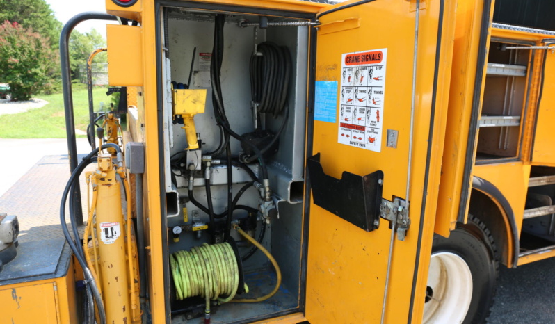 2000 International 4800, AWD, DT466E 250HP, 14′ Service Body, 6k Autocrane, Mechanics Truck, 170k Miles full