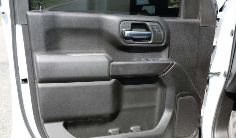 2024 Chevrolet 3500HD, Duramax Diesel, 15k Miles, 8′ Reading Service Body, Autocrane EC3, 4×4 full