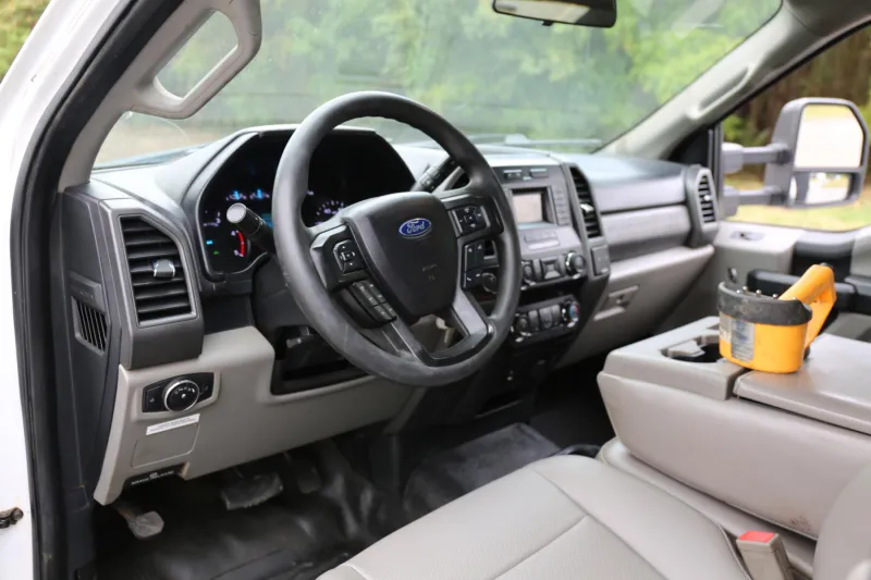 2019 Ford F550 Mechanics Truck, EC4000 Crane, 11′ Stellar Bed, Lube Skid, 4×4, Diesel, 171k Miles — Cab 3