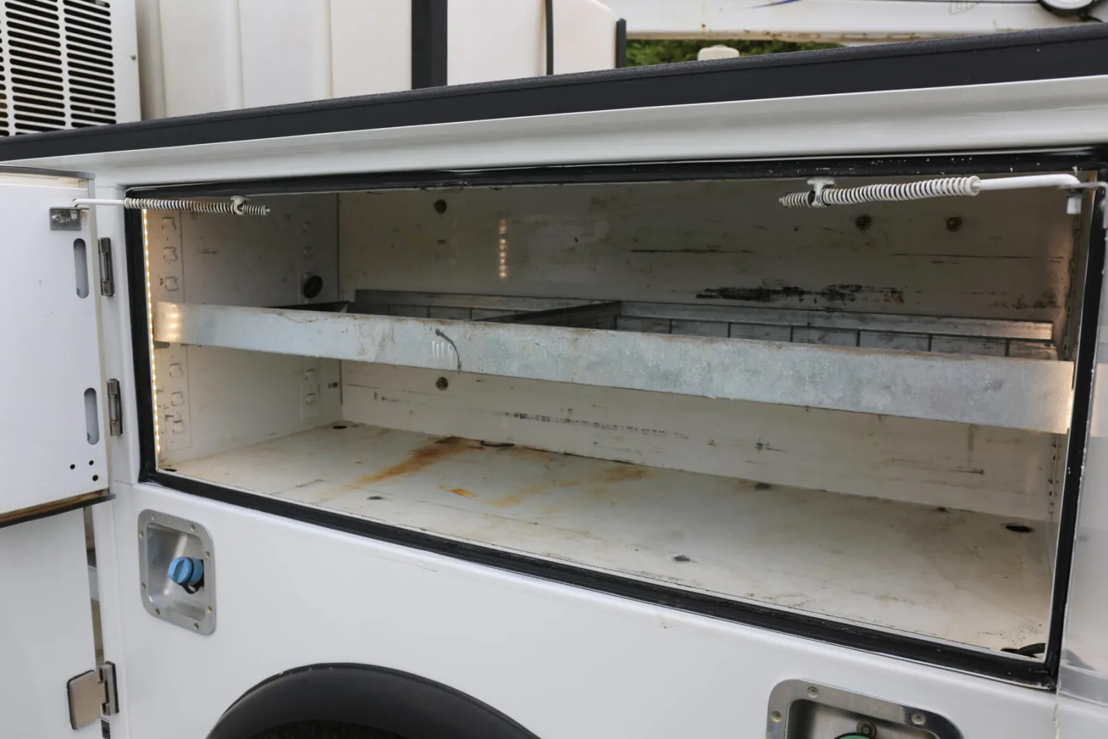 2019 Ford F550 Mechanics Truck, EC4000 Crane, 11′ Stellar Bed, Lube Skid, 4×4, Diesel, 171k Miles — Bed 30