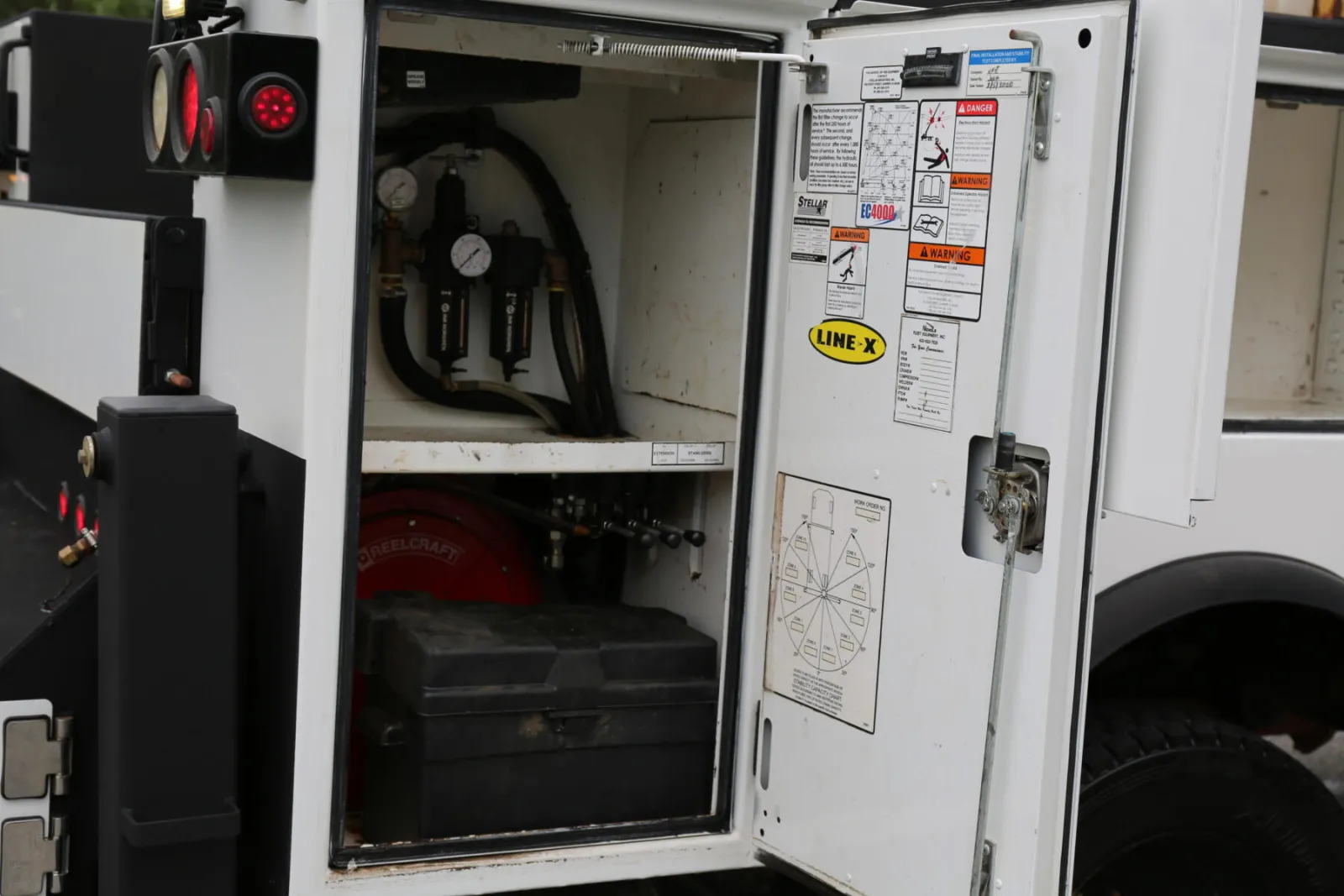 2019 Ford F550 Mechanics Truck, EC4000 Crane, 11′ Stellar Bed, Lube Skid, 4×4, Diesel, 171k Miles — Bed 41