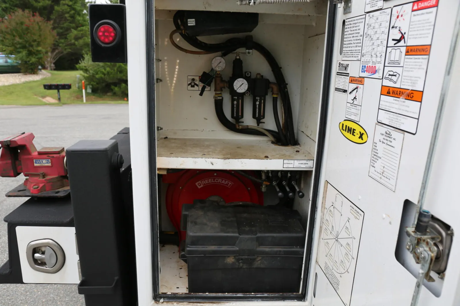 2019 Ford F550 Mechanics Truck, EC4000 Crane, 11′ Stellar Bed, Lube Skid, 4×4, Diesel, 171k Miles — Bed 43