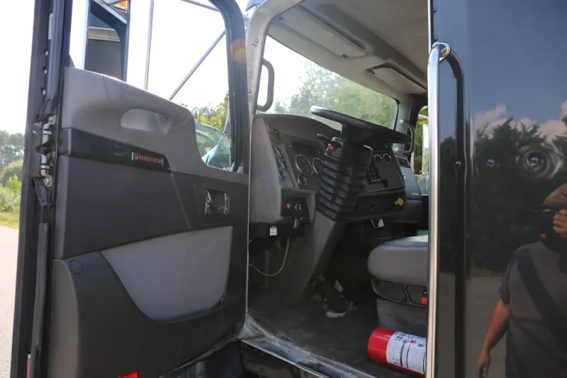 2019 Kenworth T270, Under CDL Mechanics Truck, Air Ride, Summit 10620 Crane, 190k Miles, 5800 Hours — Cab 1