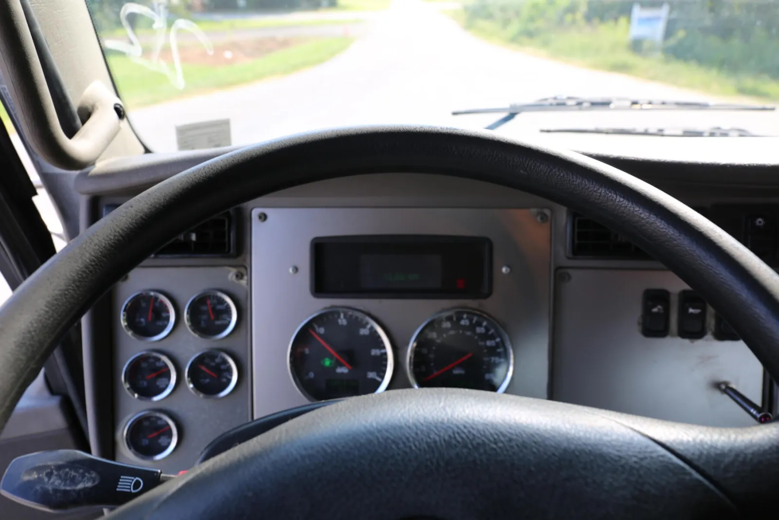 2019 Kenworth T270, Under CDL Mechanics Truck, Air Ride, Summit 10620 Crane, 190k Miles, 5800 Hours — Cab 35