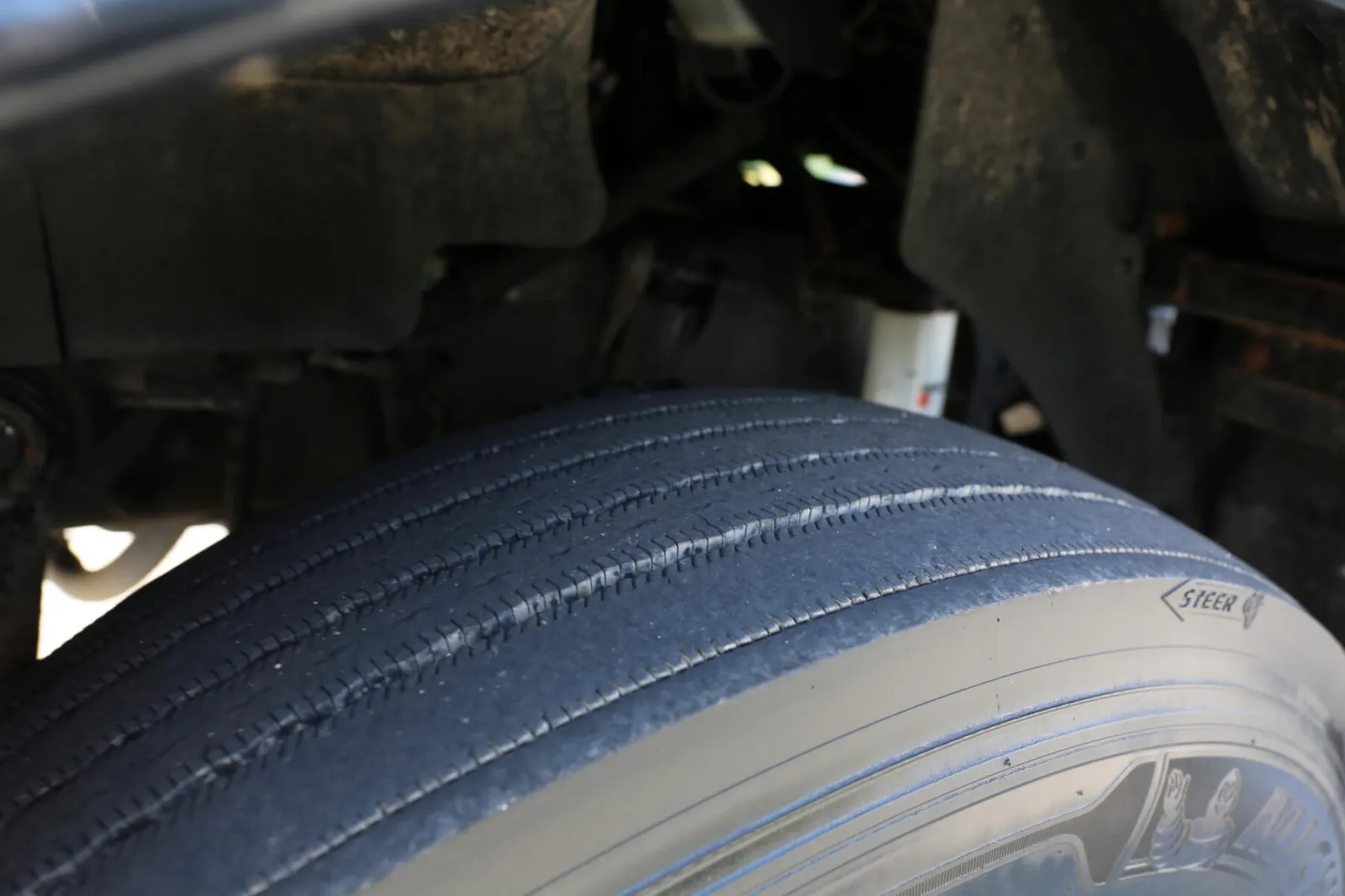 2019 Kenworth T270, Under CDL Mechanics Truck, Air Ride, Summit 10620 Crane, 190k Miles, 5800 Hours — Undercarriage 42
