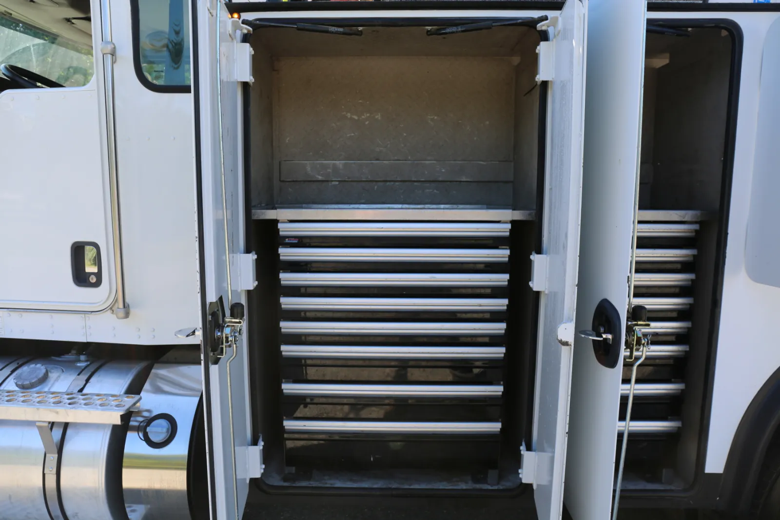 2020 Kenworth T270, Air Ride, Under CDL, Autocrane HC12s, 175k Miles, 7k Hours, PX7/Allison Auto — Bed 16